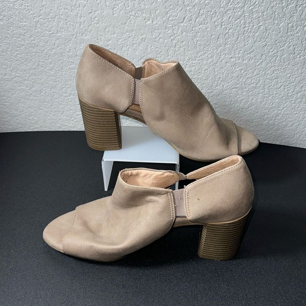 SOUL NATURALIZER BEIGE/TAN OPEN TOE. SIZE 6.5